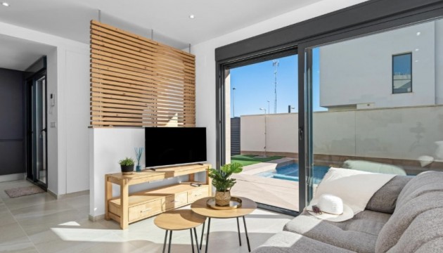 Reventa - Chalet Independiente - San Miguel de Salinas