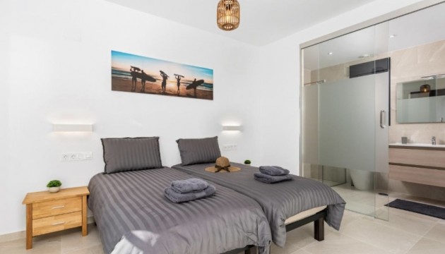 Reventa - Chalet Independiente - San Miguel de Salinas