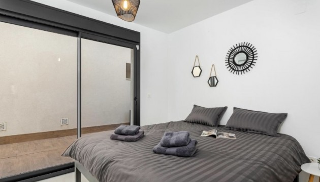 Reventa - Chalet Independiente - San Miguel de Salinas