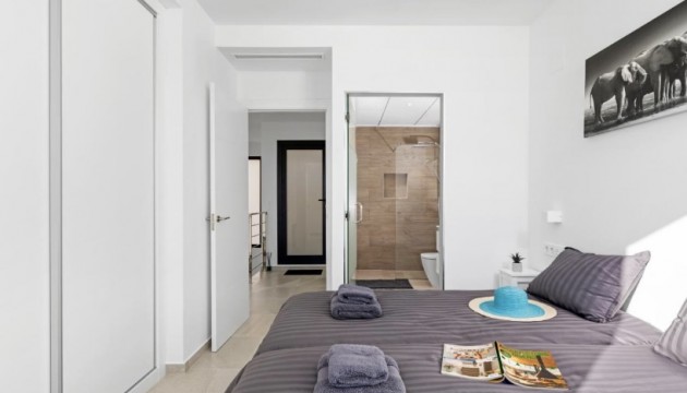 Reventa - Chalet Independiente - San Miguel de Salinas