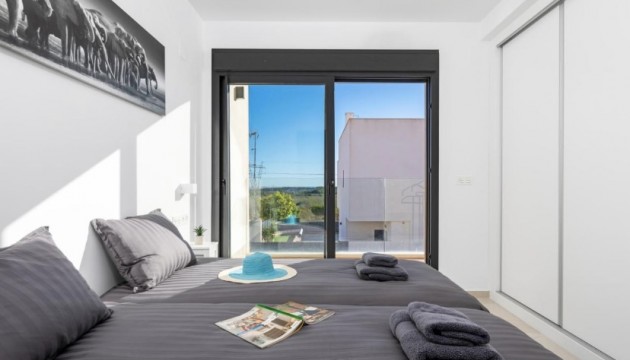 Reventa - Chalet Independiente - San Miguel de Salinas