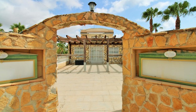 Resale - Commercial - Orihuela Costa - Villamartín