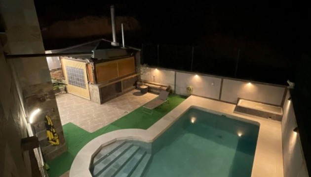 Reventa - Chalet Independiente - Redován