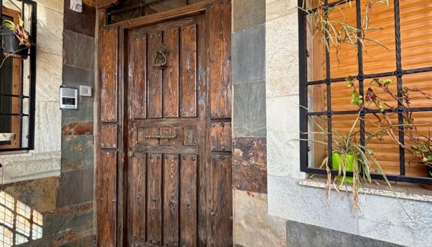 Reventa - Chalet Independiente - Redován