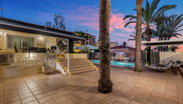 Resale - Detached Villa - Torrevieja - Punta Prima