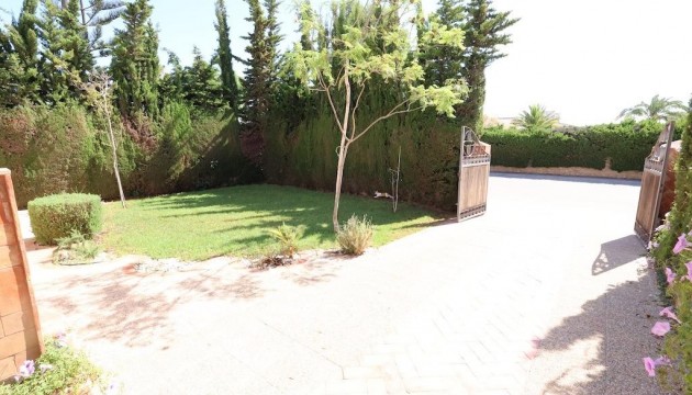 Resale - Detached Villa - Orihuela Costa - Villamartín