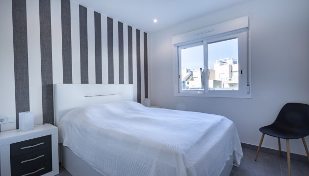 Resale - Bungalow - Torrevieja - Nueva Torrevieja - Aguas Nuevas