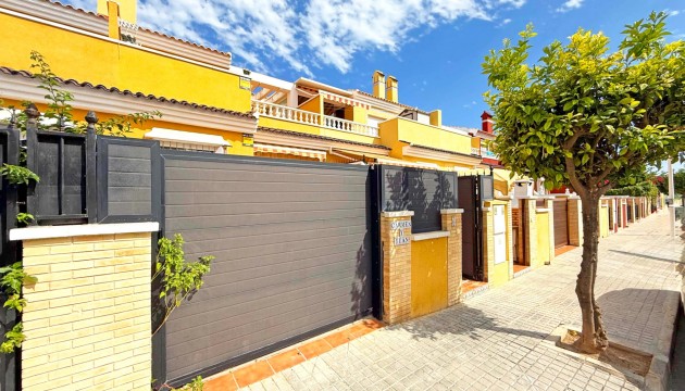 Resale - Townhouse - Torrevieja - La Siesta - El Salado -  Torreta
