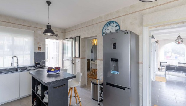 Перепродажа - отдельная вилла - Orihuela