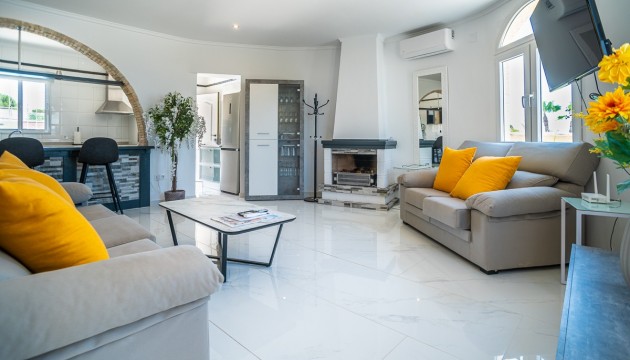 Resale - Detached Villa - Torrevieja - La Siesta