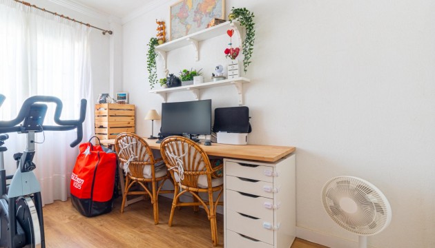 Resale - Apartment - Torrevieja - La Veleta