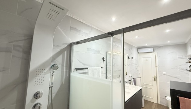 Resale - House - Orihuela Costa - La Zenia