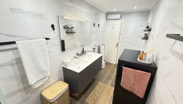 Resale - House - Orihuela Costa - La Zenia