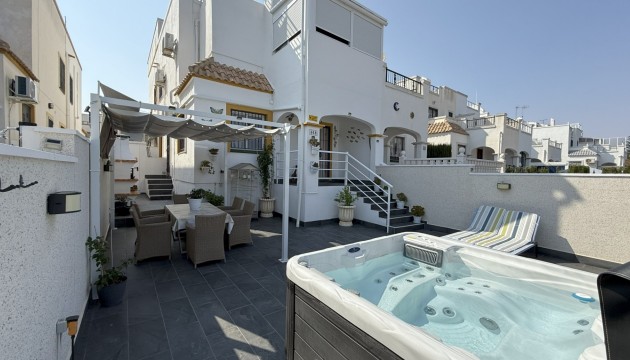 Resale - House - Orihuela Costa - La Zenia