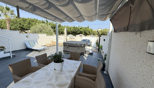 Resale - House - Orihuela Costa - La Zenia