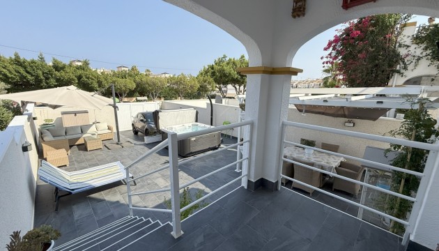 Resale - House - Orihuela Costa - La Zenia