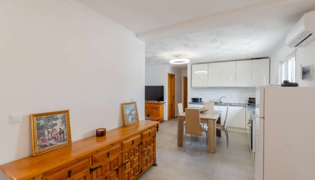 Resale - Bungalow - Torrevieja - La Siesta - El Salado -  Torreta