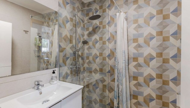 Resale - Bungalow - Torrevieja - La Siesta - El Salado -  Torreta