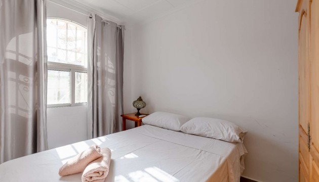 Resale - Bungalow - Torrevieja - La Siesta - El Salado -  Torreta