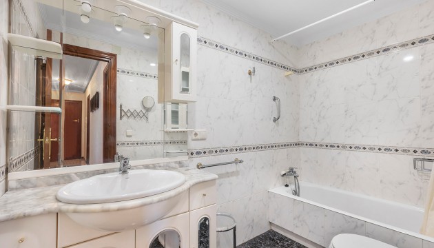 Resale - Apartment - Torrevieja - Punta Prima