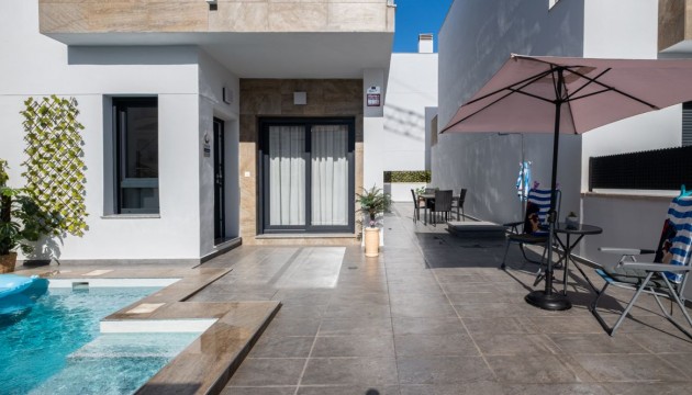 Reventa - Chalet Independiente - Torrevieja