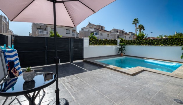 Reventa - Chalet Independiente - Torrevieja