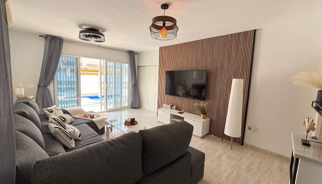 Resale - Detached Villa - Orihuela Costa - Villamartín