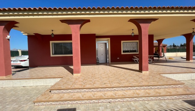 Herverkoop - Detached Villa - Albatera