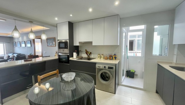 Resale - Apartment - Torrevieja - Playa del Cura