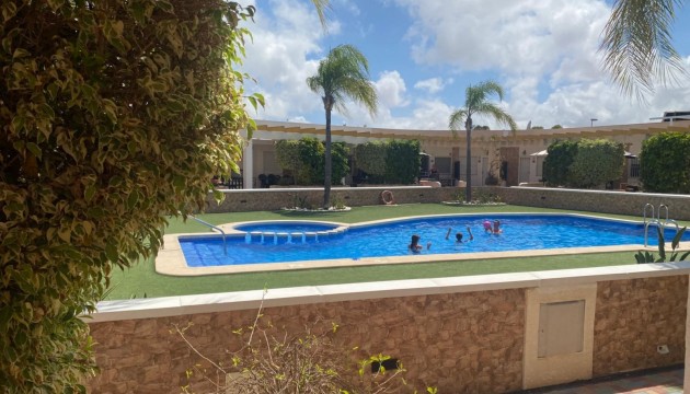 Resale - Bungalow - Orihuela Costa - Mil Palmeras