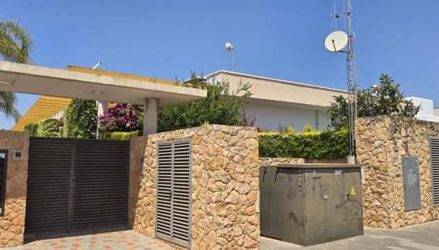Resale - Bungalow - Orihuela Costa - Mil Palmeras