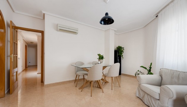 Resale - Apartment - Jacarilla