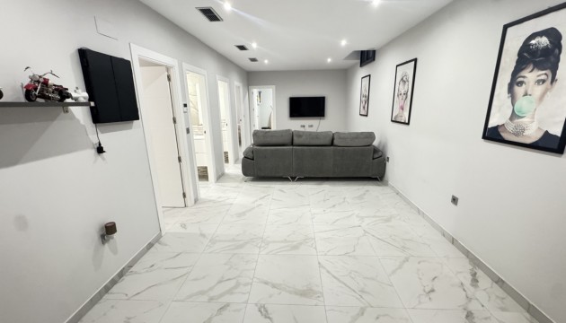 Resale - Detached Villa - Orihuela Costa - Villamartín