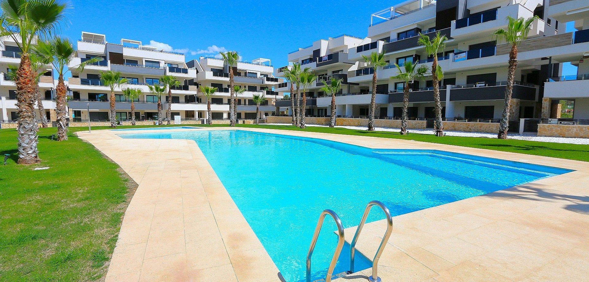 Apartment in Urbanizacion los Balcones - Image 3