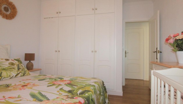 Resale - Apartment - Torrevieja - La Veleta