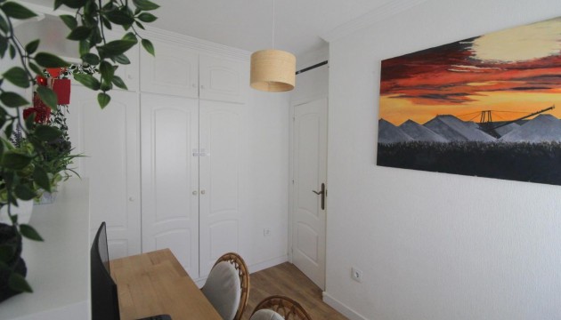 Resale - Apartment - Torrevieja - La Veleta