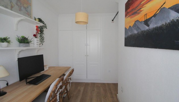 Resale - Apartment - Torrevieja - La Veleta