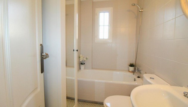 Resale - Apartment - Torrevieja - La Veleta