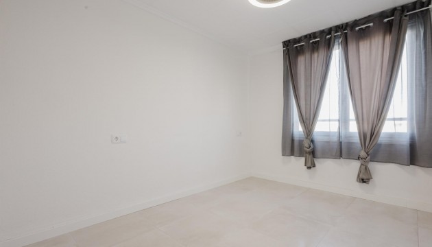 Resale - Apartment - Torrevieja - El Acequión - Los Náufragos