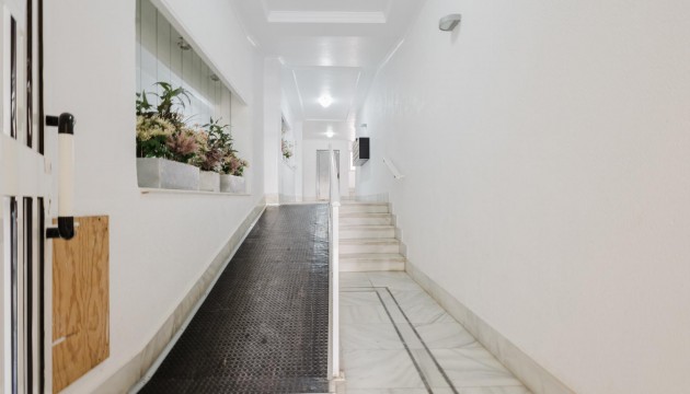 Resale - Apartment - Torrevieja - El Acequión - Los Náufragos