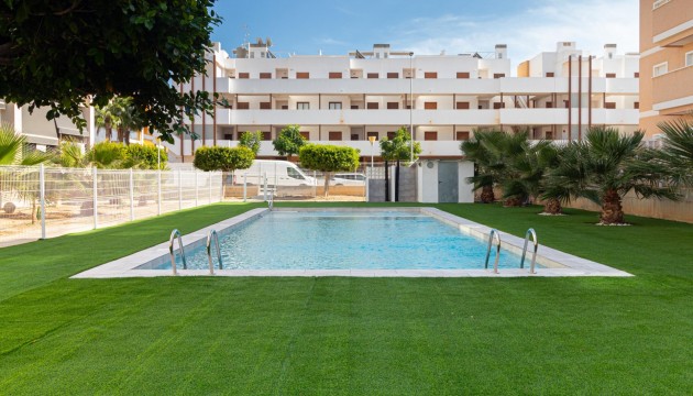 Resale - Apartment - Orihuela Costa - Los Dolses