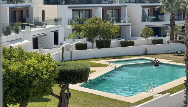 Resale - Bungalow - Orihuela Costa - Villamartín