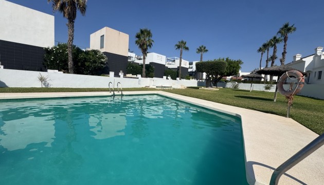 Resale - Bungalow - Orihuela Costa - Villamartín