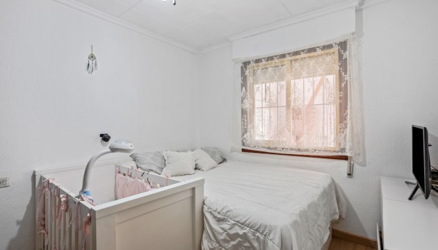 Resale - Bungalow - Torrevieja - La Siesta - El Salado -  Torreta