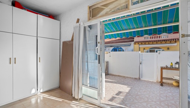 Resale - Bungalow - Torrevieja - La Siesta - El Salado -  Torreta