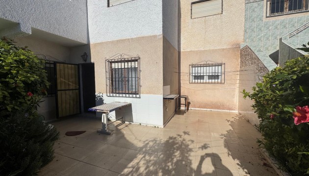 Resale - Bungalow - Torrevieja - La Siesta - El Salado -  Torreta