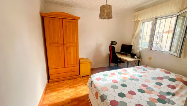 Resale - Semi Detached Villa - Torrevieja