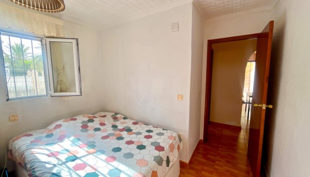 Resale - Semi Detached Villa - Torrevieja