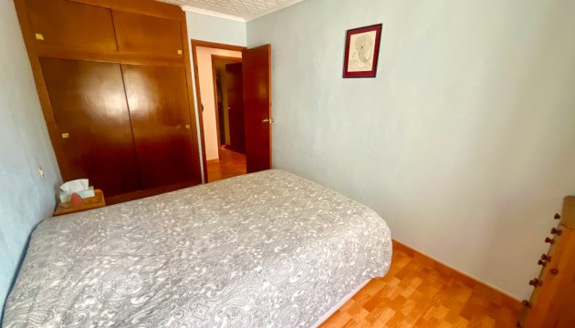 Resale - Semi Detached Villa - Torrevieja