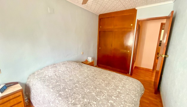 Resale - Semi Detached Villa - Torrevieja